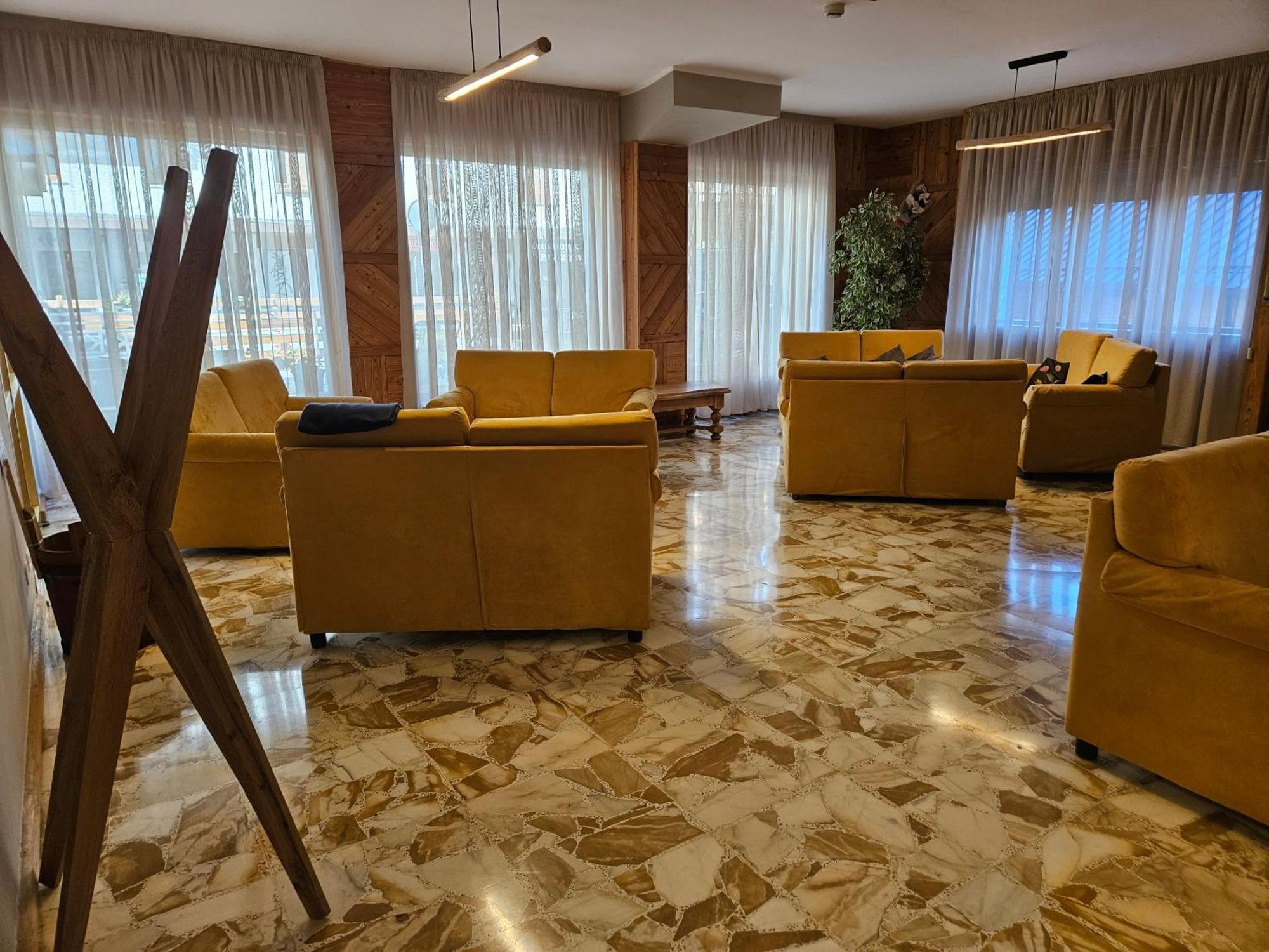 Hotel Holiday Debili Sauze D'Oulx Exterior photo