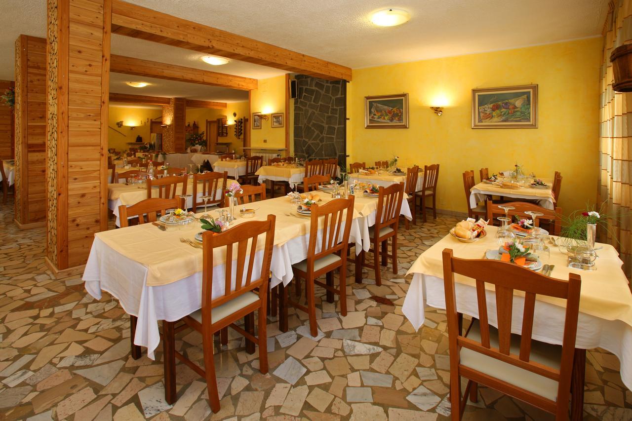Hotel Holiday Debili Sauze D'Oulx Exterior photo